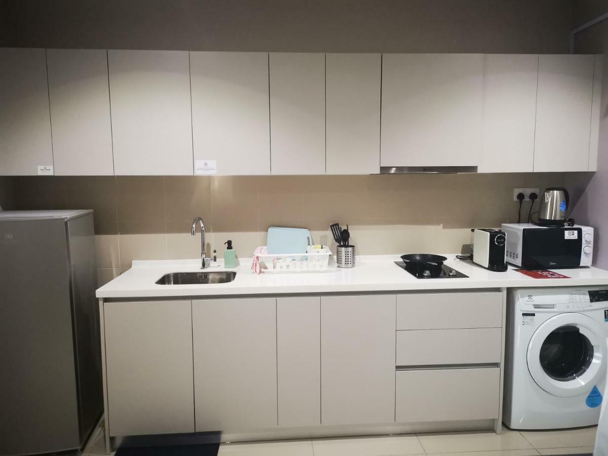 Studio Apartment With Balcony By Host Assist I-City Shah Alam Luaran gambar