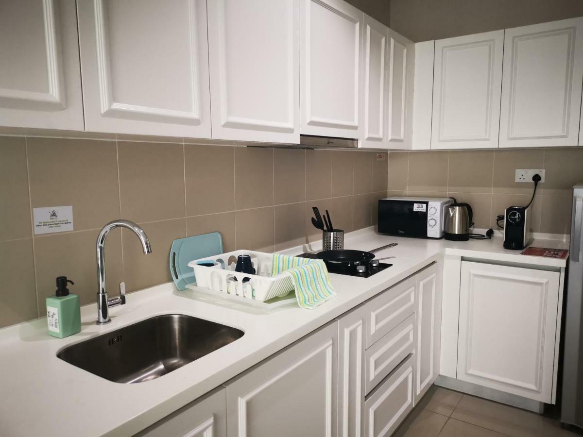 Studio Apartment With Balcony By Host Assist I-City Shah Alam Luaran gambar