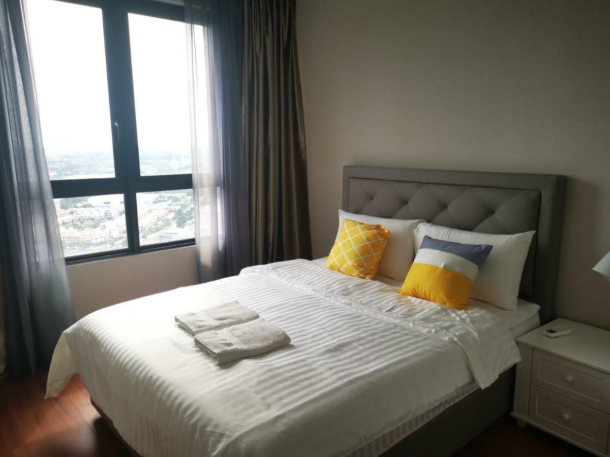 Studio Apartment With Balcony By Host Assist I-City Shah Alam Luaran gambar