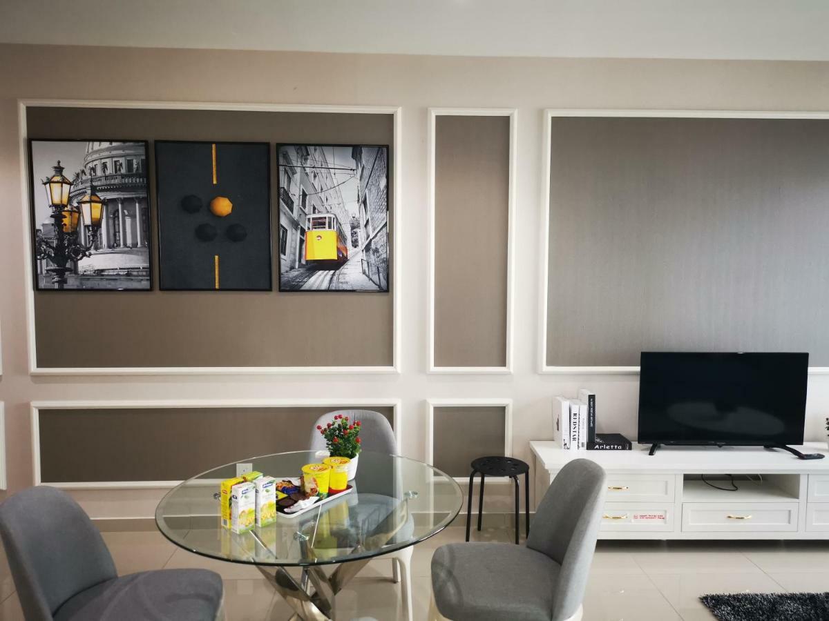Studio Apartment With Balcony By Host Assist I-City Shah Alam Luaran gambar