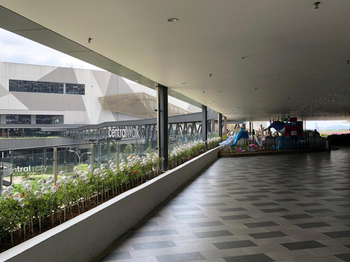 Studio Apartment With Balcony By Host Assist I-City Shah Alam Luaran gambar